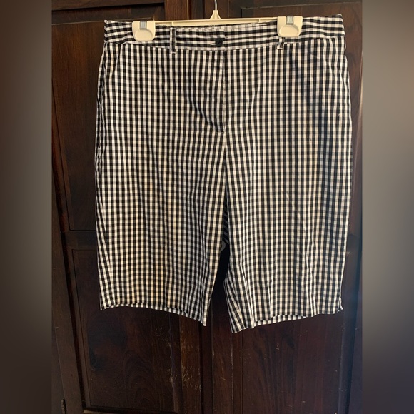 Jones New York Pants - Sz 14 Jones New York gingham Plaid black Shorts Stretch Women's Ladies Easter